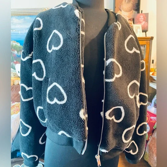 Black cropped Heart Patterned Fleece Jacket - Picture 1 of 4